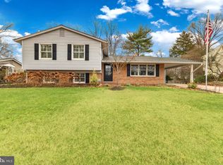 8023 Lynnfield Dr, Alexandria, VA 22306
