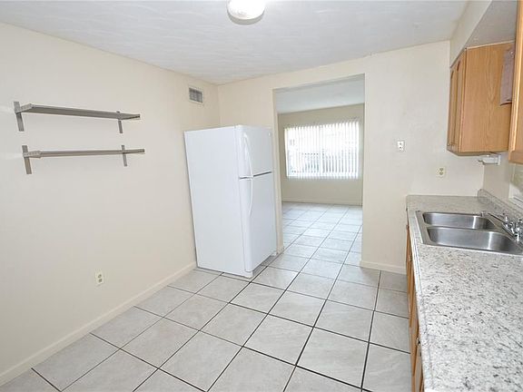 5th image of 5940 Hilltop Ln W