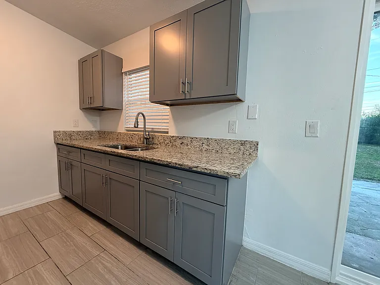 1718 Colton Dr #C — Photo 6