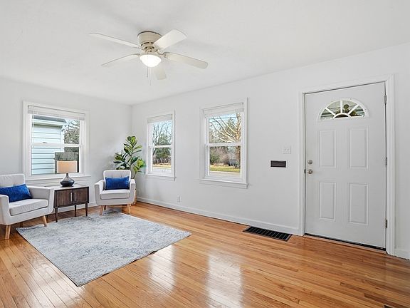 4th image of 329 Roosevelt Dr