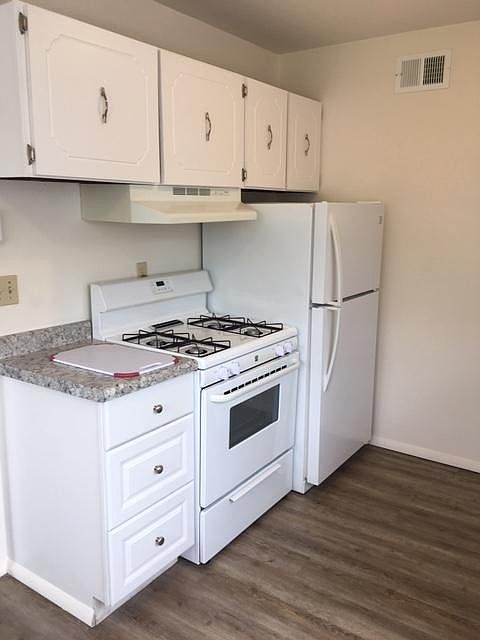 1st image of 960 Torero Ln
