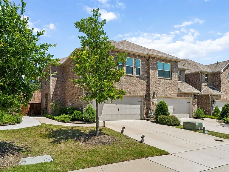 201 Tortugas Dr — Photo 2