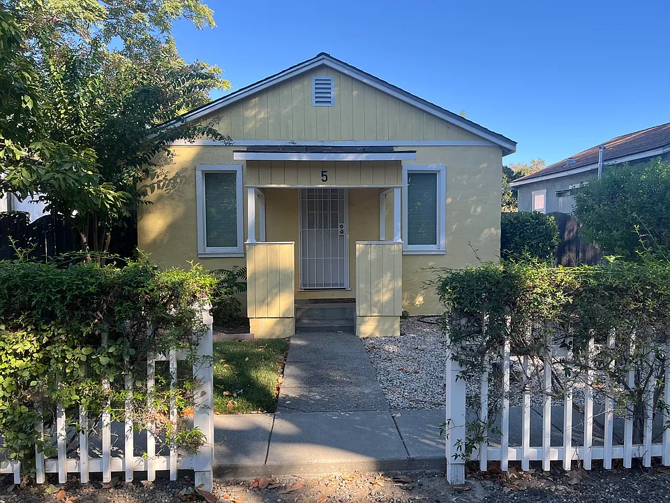 101 Elliot St