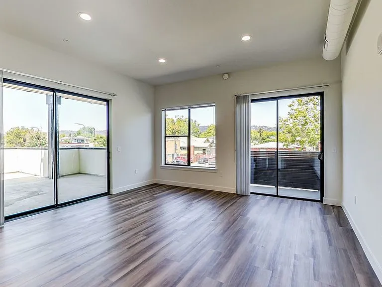 950 Lofts — Photo 112