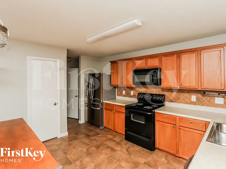 13925 Walnut Canyon Ct — Photo 6