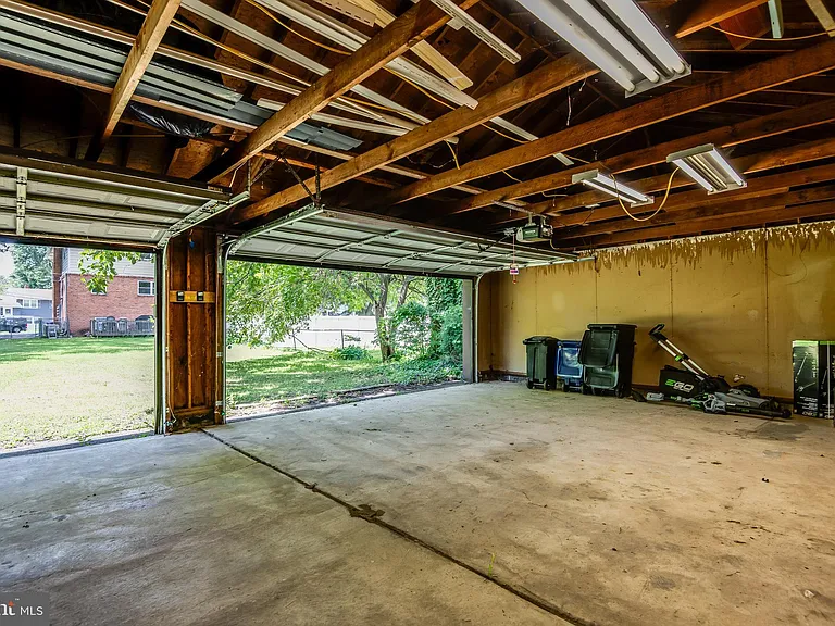 110 Weston Ave #GARAGE — Photo 5