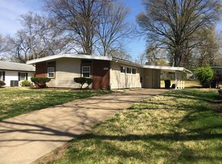 845 Pebble Ln, Florissant, MO 63033