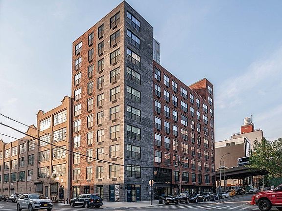 4th image of 42-60 Crescent St #3C