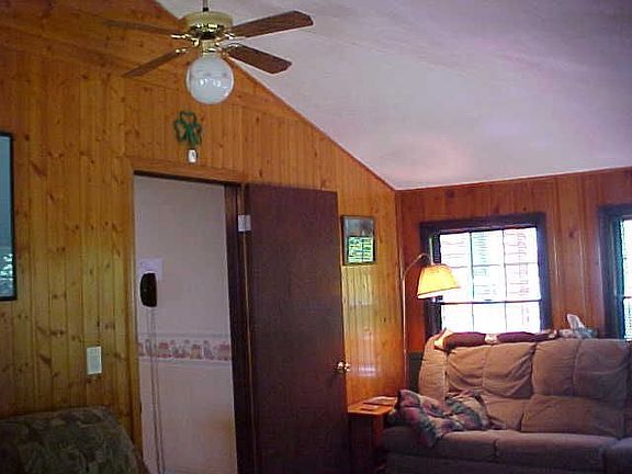 F/R with vaulted ceiling