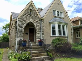 1124 Dobson St, Evanston, IL 60202