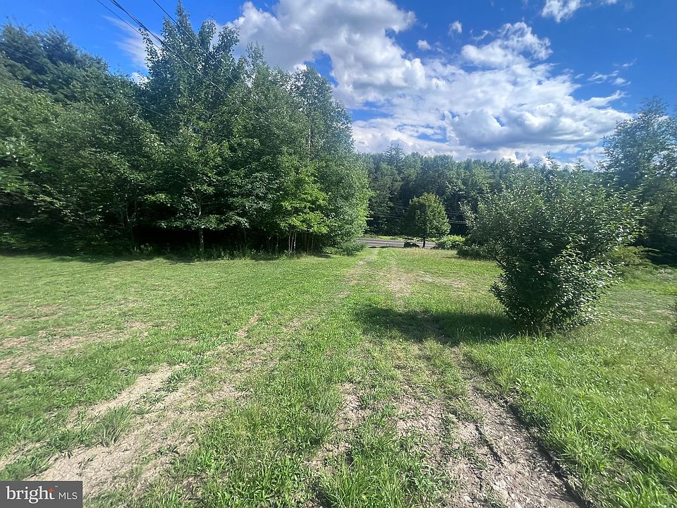 2nd image of 569 Elm Rd
