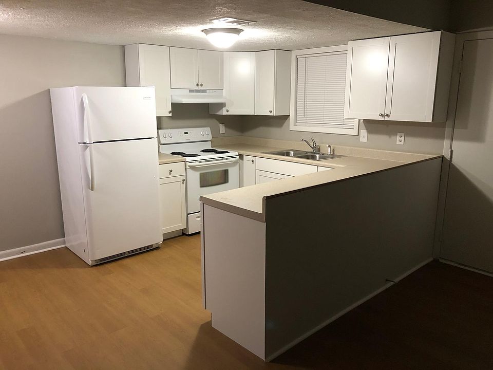 1st image of 100 Westcliff Cir #1