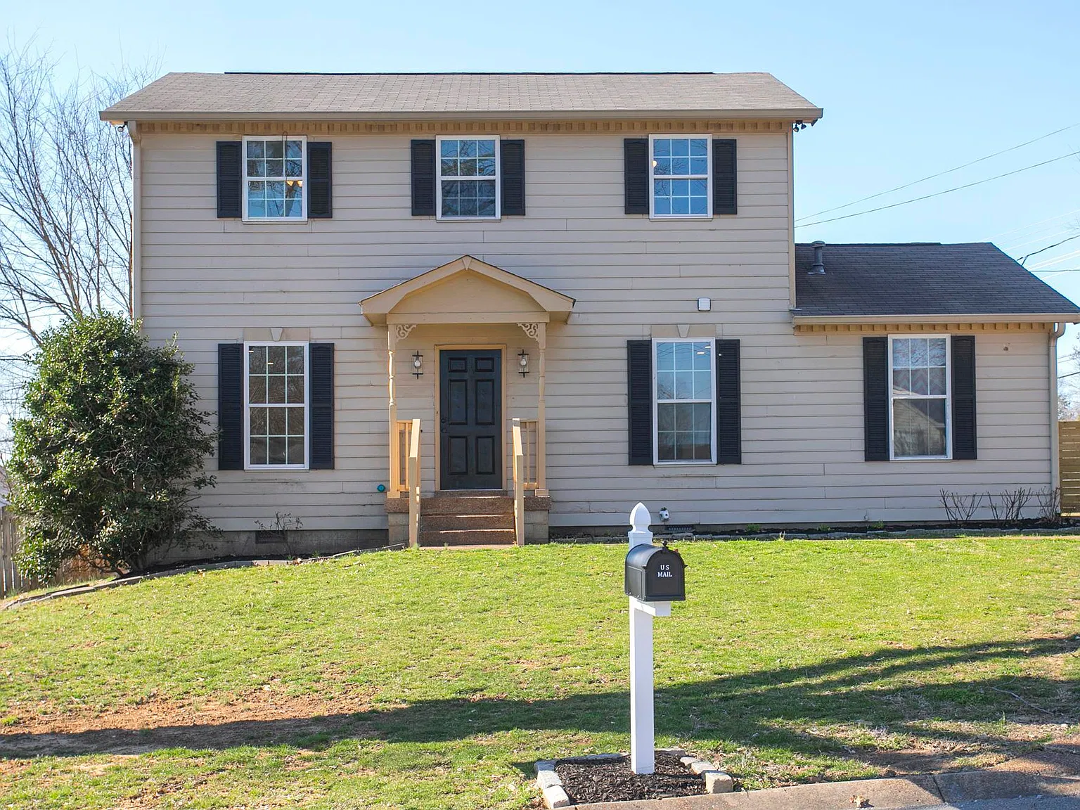 3 bed, 2.5 bath, 1850 sqft, $2,300 — Photo 1