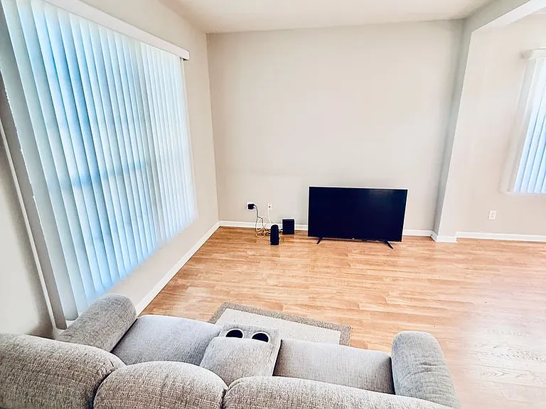 402 Breckenridge Cir SE — Photo 4