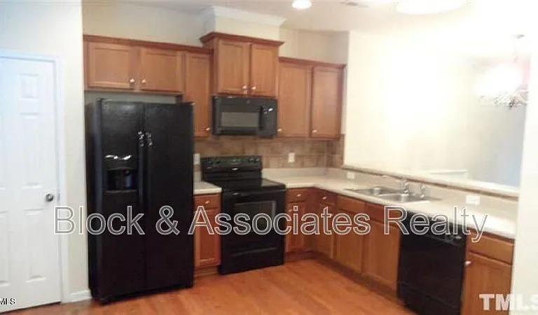 132 Linden Park Ln — Photo 2
