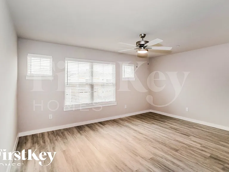 315 Niki Dr — Photo 6