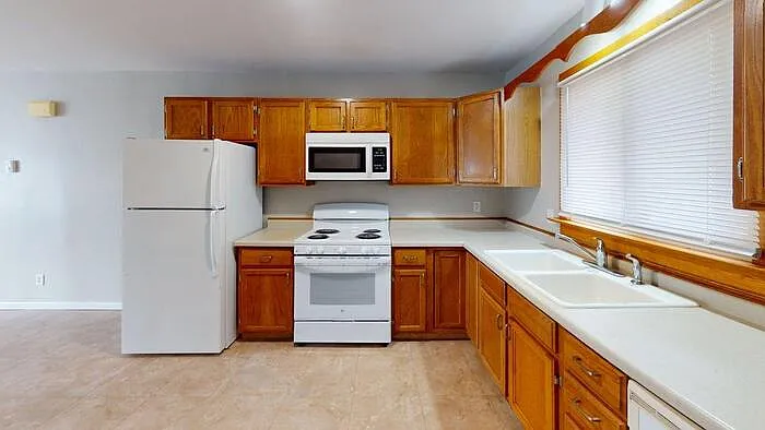 3 bed, 2.0 bath, $1,799 — Photo 1