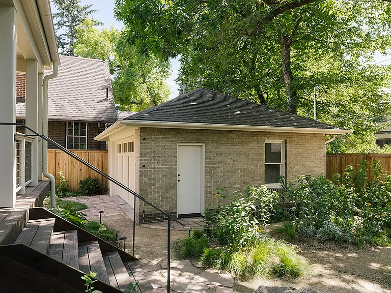 2081 Bellaire St — Photo 45