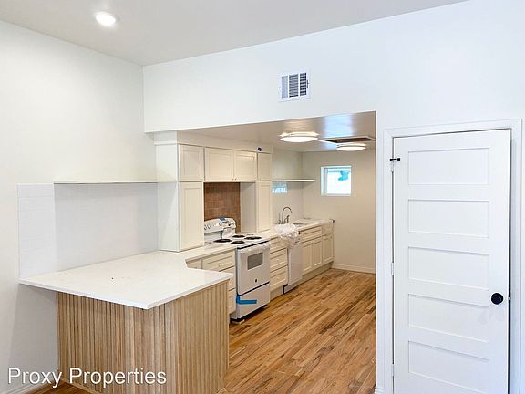 5th image of 700 Woodlawn Ave #5