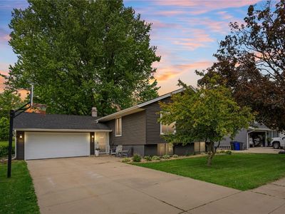 6927 Brentwood Dr NE, Cedar Rapids, IA, 52402