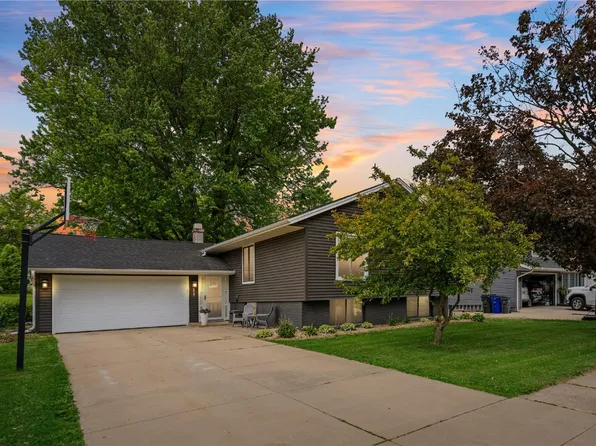 6927 Brentwood Dr NE, Cedar Rapids, IA 52402
