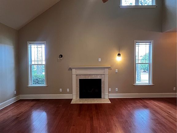 5th image of 10 Cottswold Ln