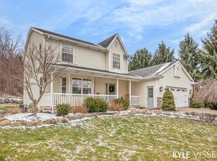 2020 Laraway Lake Dr SE, Grand Rapids, MI 49546