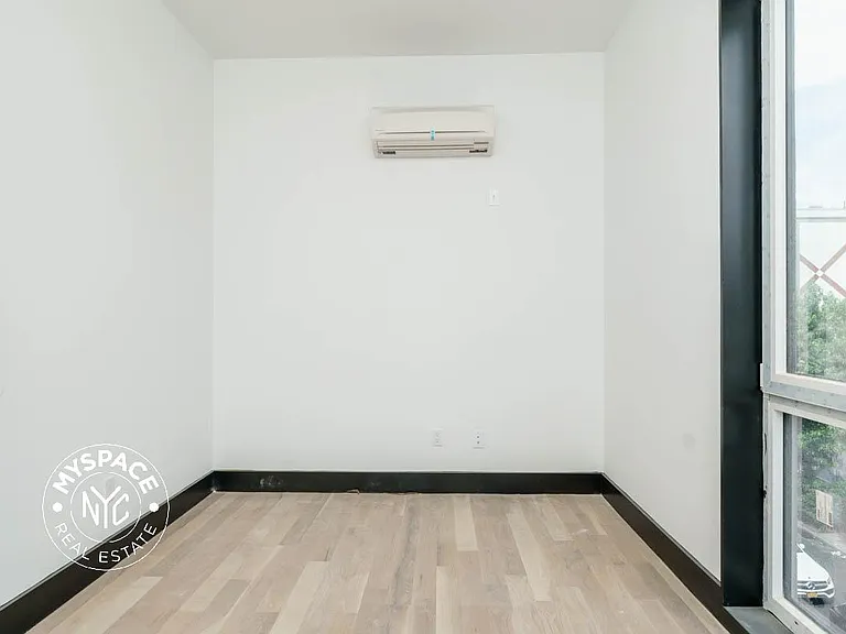 923 Broadway #4C — Photo 8