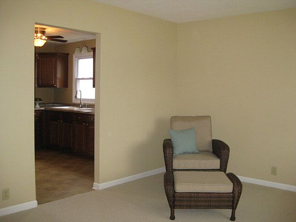 3rd image of 809 Blaine Ave