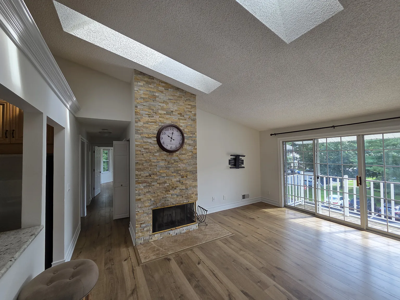 2 bed, 1108 sqft, $3,000 — Photo 4