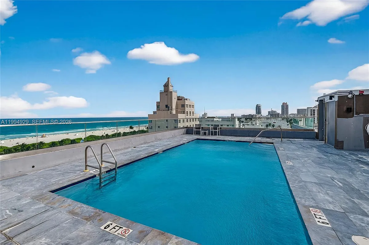 Building Photo - 1255 W Collins Ave #504