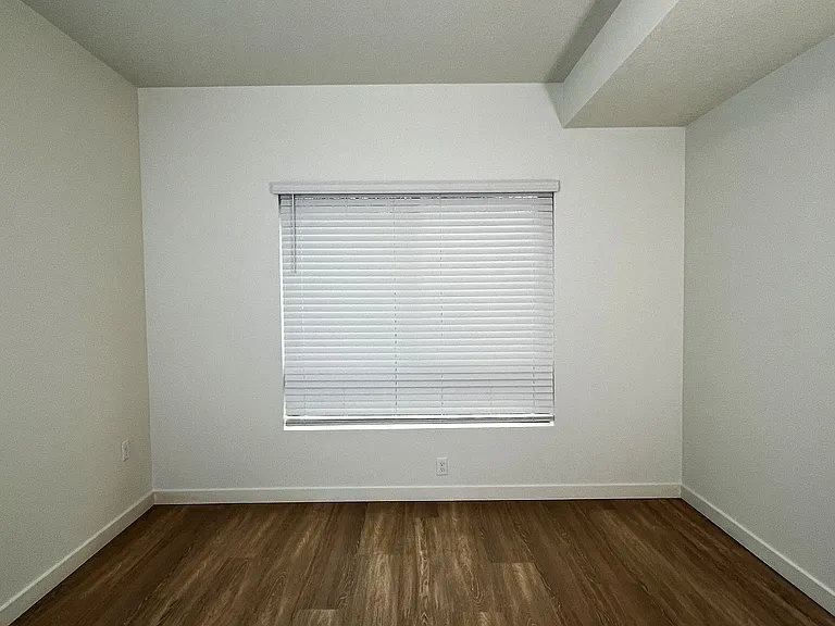22025 NE HALSEY ST. — Photo 15