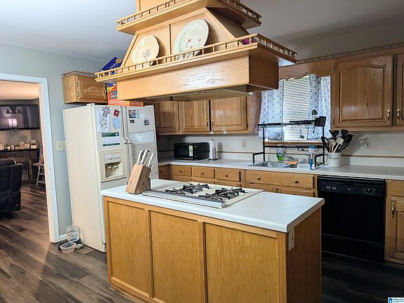 5th image of 1811 Maple Crest Ln