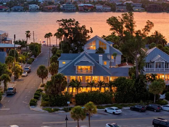 106 2nd Ave, Saint Pete Beach, FL 33706