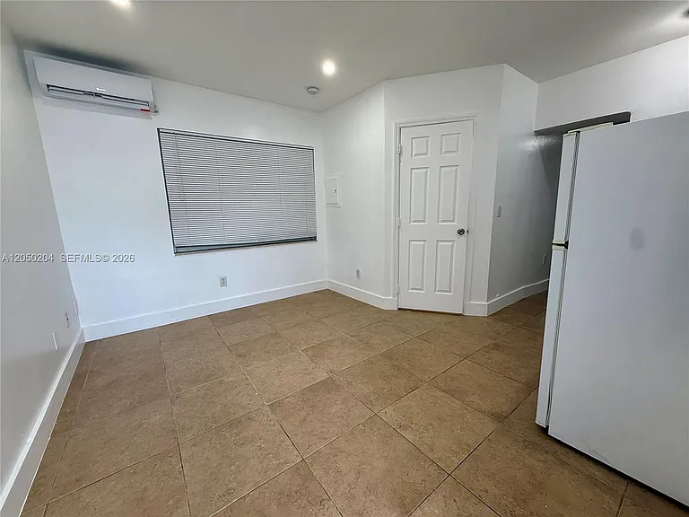 427 NE 62nd St #14 — Photo 3
