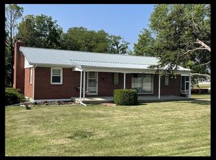 806 Spruce St, Macon, MO 63552