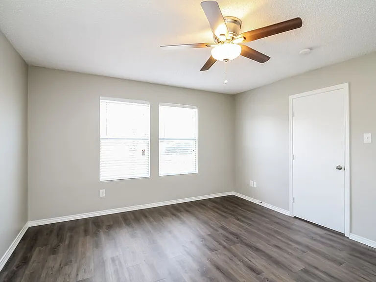 717 Lovern St — Photo 5
