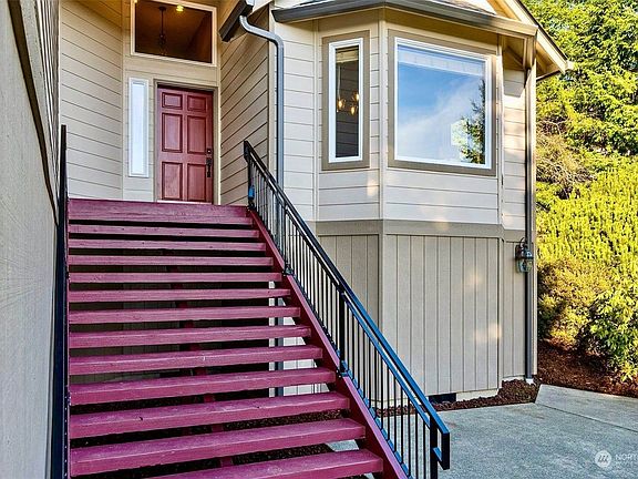 3rd image of 905 Nevills Pl