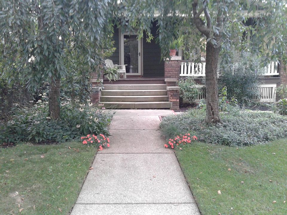 1st image of 1282 W 102nd St