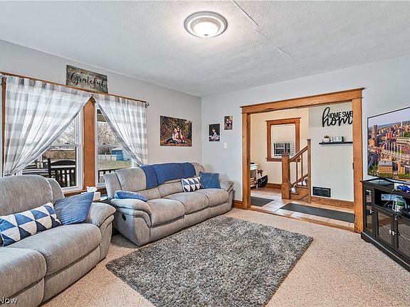 5th image of 1563 Canadian Ave