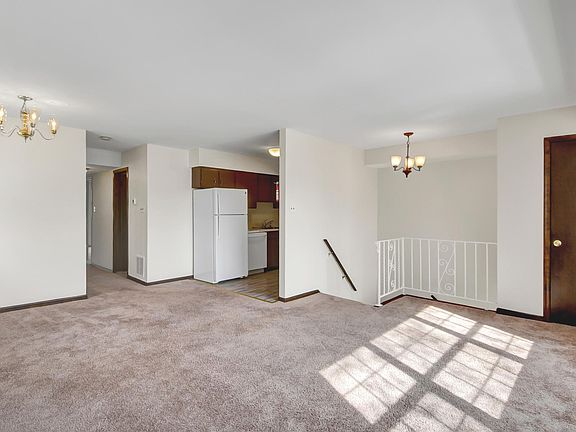 3rd image of 602 Country Ln APT B