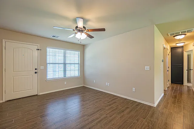 741 N Dallas Ave — Photo 9