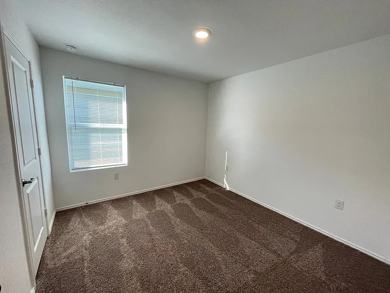 1019 Magrum Way — Photo 14