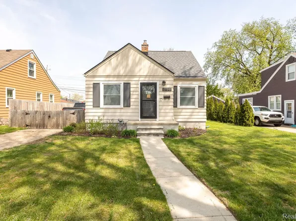 284 Charlevoix St, Clawson, MI 48017