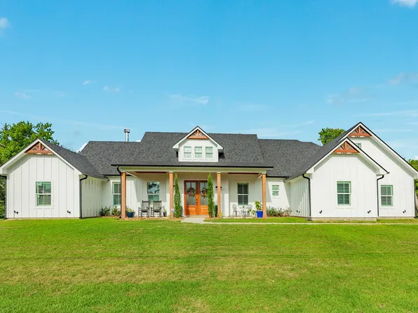 206 Black Oak Dr, Angleton, TX 77515