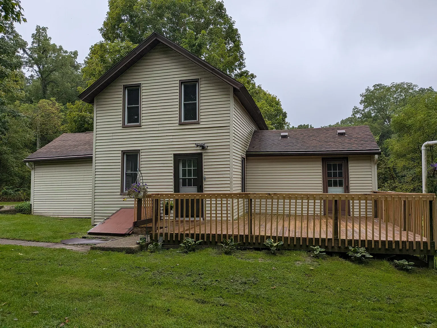 3 bed, 1270 sqft, $1,950 — Photo 2