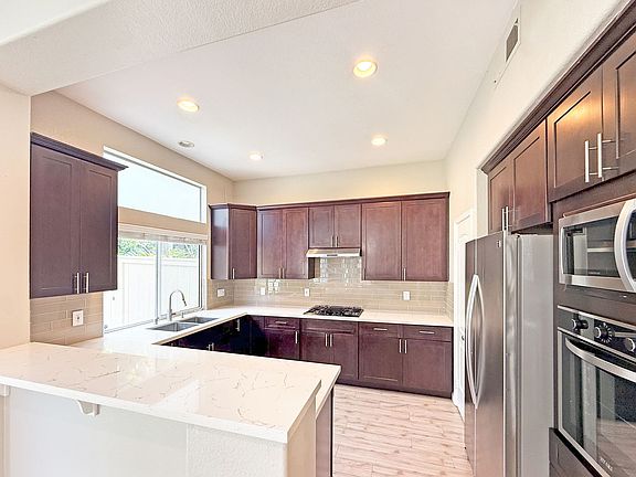 4th image of 5423 Renaissance Ave