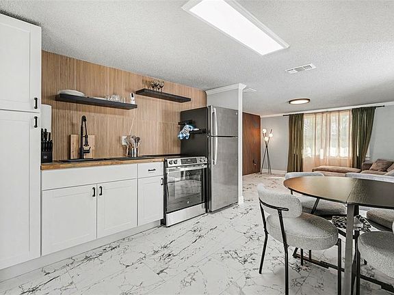 5th image of 7253 Dianne Dr