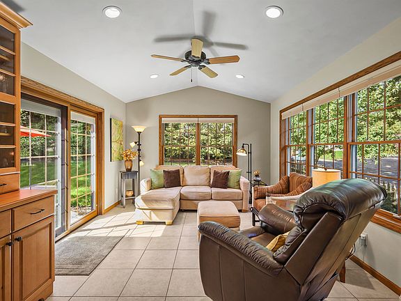 5th image of 1138 N Westfield Rd