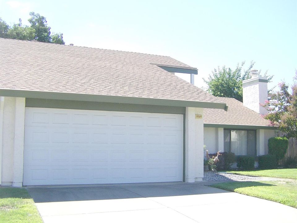 Good bones! Lovely single story home in popular SunRiver neighborhood close to park, American River Parkway, shopping and Hwy 50.